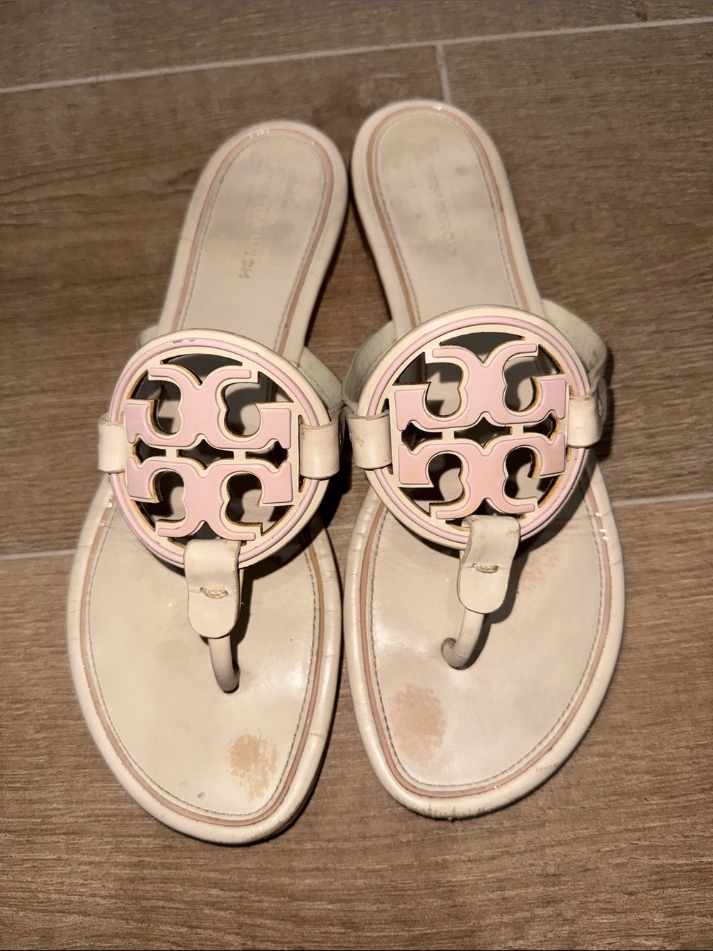 Tory Burch Leather Thong Sandals with Pink Logo Accent